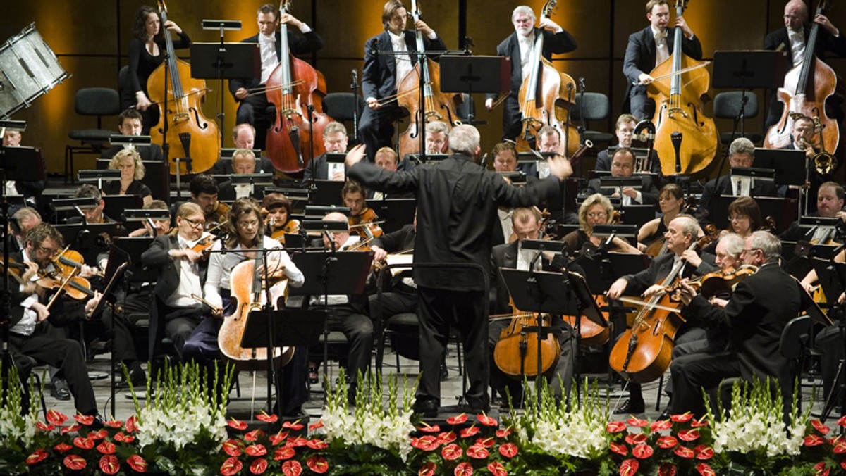 Dziesięć koncertów w trzech japońskich miastach da orkiestra Sinfonia Varsovia podczas festiwalu La Folle Journee, który w Japonii odbędzie się na przełomie kwietnia i maja. Muzycy zagrają utwory Beethovena i Schuberta.