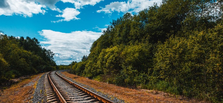 Deszcz podmył zardzewiałe tory. Katastrofa kolejowa w Rosji