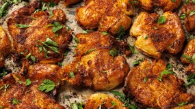 Gniecione ziemniaki z piekarnika. Chrupiący hit na każdą okazję