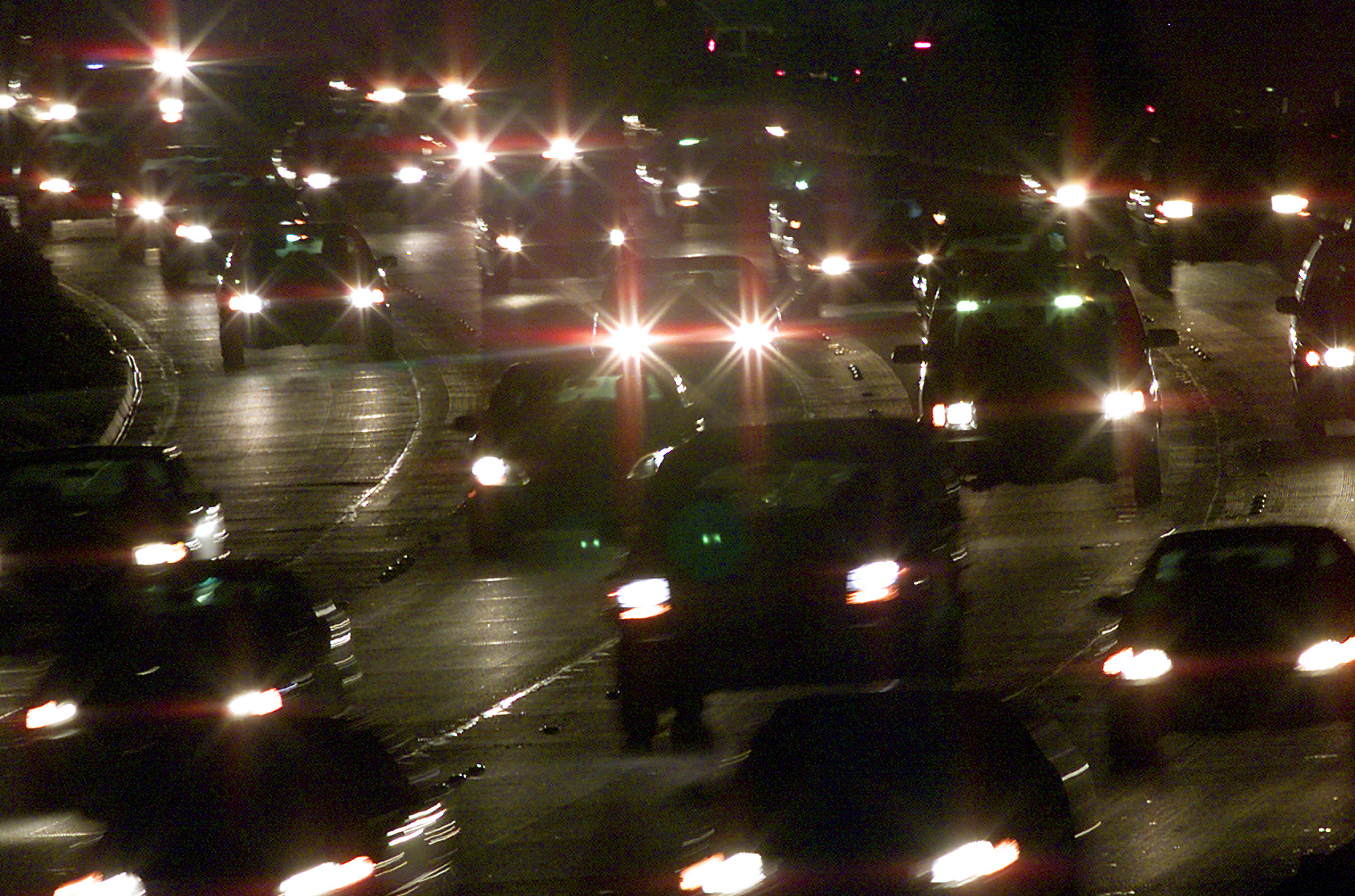 33% of UK drivers quit night driving due to headlight glare - fines up to £2,500