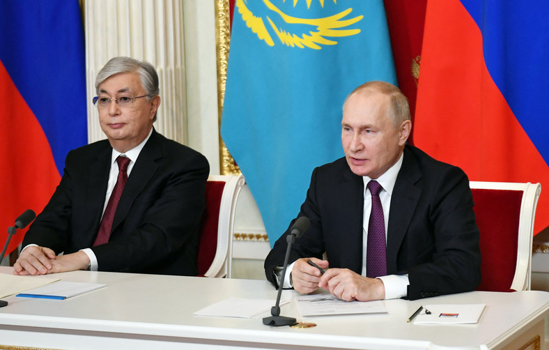 Kazachski przywódca Kasym-Dżomart Tokajew podczas spotkania z prezydentem Rosji Władimirem Putinem w grudniu 2022 r.