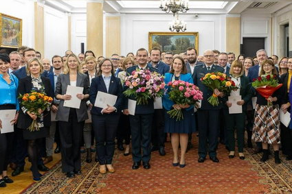 "To już czas na nas". Tak eksministrowie żegnają się w sieci