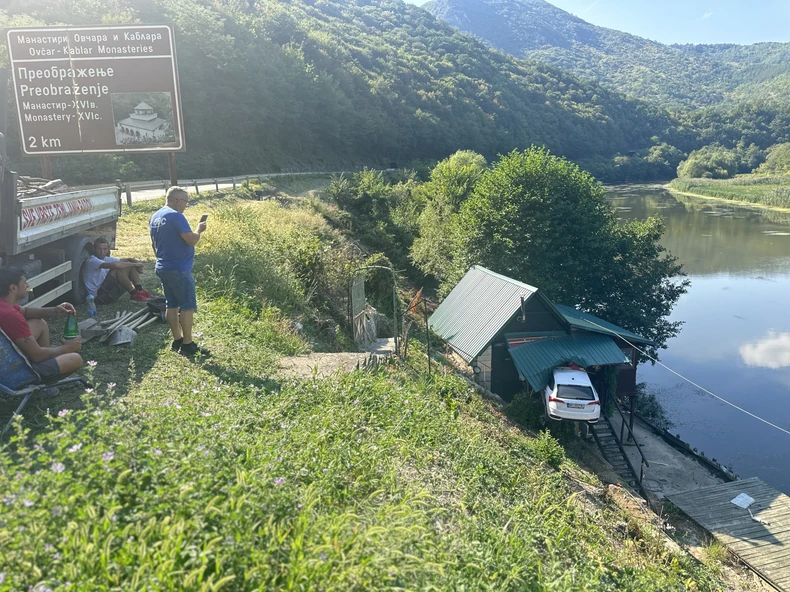 Automobilom sleteo sa puta i udario u vikendicu 