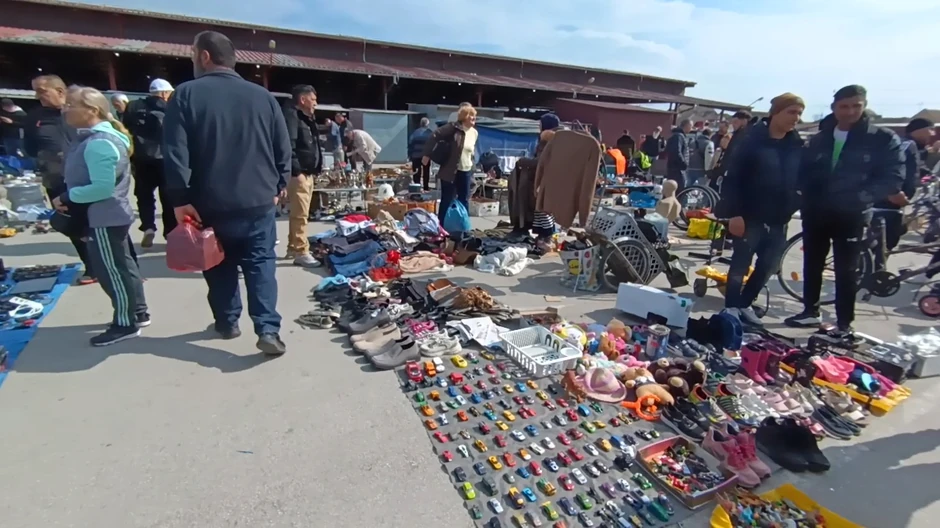 Igračke, slike, albumi, torbe, cipele, alat,...