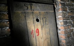 Ubecka katownia zniknie? IPN nie ma pieniędzy. "Być może powstanie tu bank"