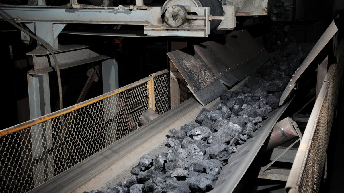 Prezes Wyższego Urzędu Górniczego w Katowicach (WUG) zobowiązał wszystkie firmy wydobywające węgiel kamienny do skontrolowania tlenowych aparatów ucieczkowych KA-60, których termin używania kończy się w 2015 r.