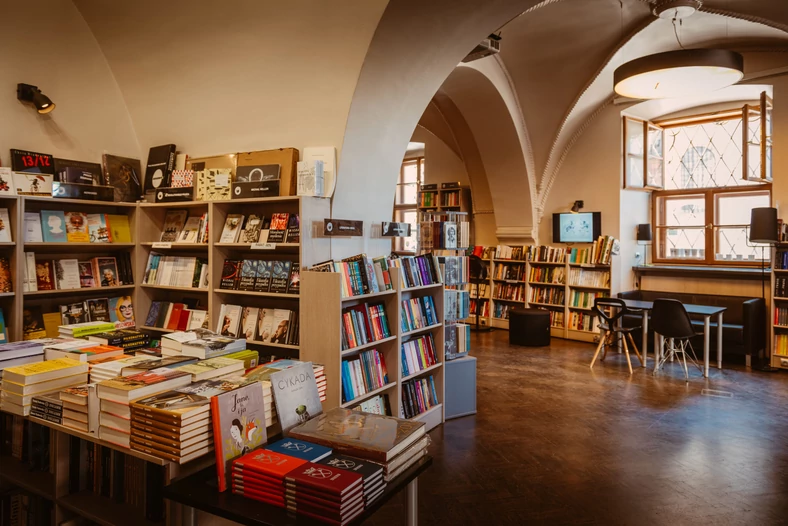 Wnętrze księgarni De Revolutionibus