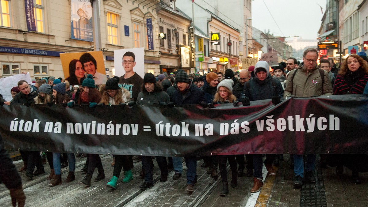 Parlament Europejski zdecydował, że jutro na Słowacji rozpocznie się specjalna misja europarlamentu w związku z zabójstwem w tym kraju dziennikarza śledczego Jana Kuciaka. W misji wezmą udział europosłowie, w tym Ryszard Czarnecki (PiS).