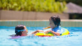 Dramat polskiej rodziny w Egipcie. Trzylatka w ciężkim stanie po kąpieli w kompleksie basenowym. Trwa zbiórka