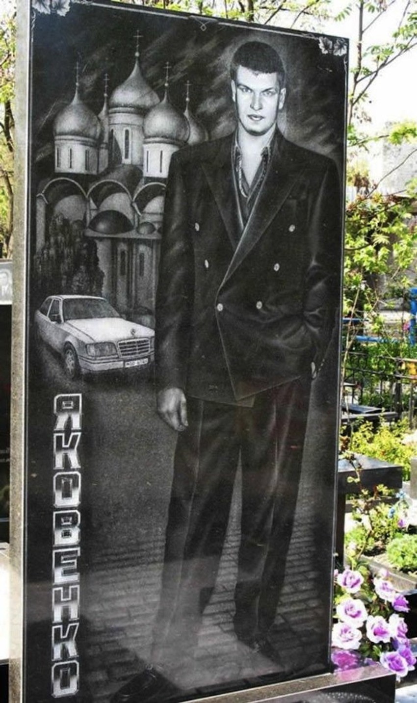 Luksuz i vera opšta mesta nadgrobnih spomenika mafijaša