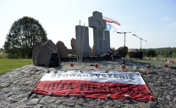 Zniszczony pomnik Polaków, pomordowanych w Hucie Pieniackiej. Polska ambasada wysyła notę dyplomatyczną