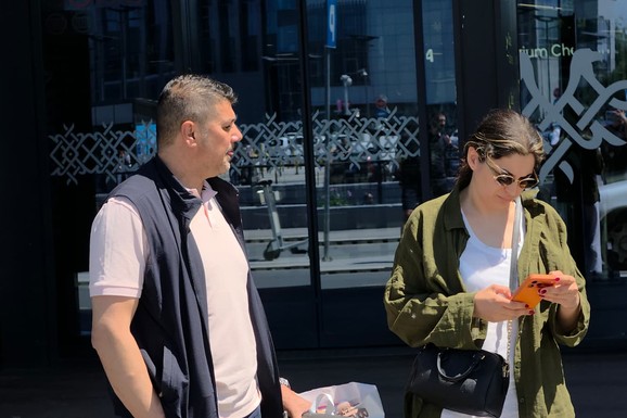 "Ne zna kad idem u šoping, TROŠIM SVOJE PARE" Nadica Ademov sa mužem milionerom stigla u Srbiju, pa progovorila o finansijama: "Para na paru ide" (VIDEO)