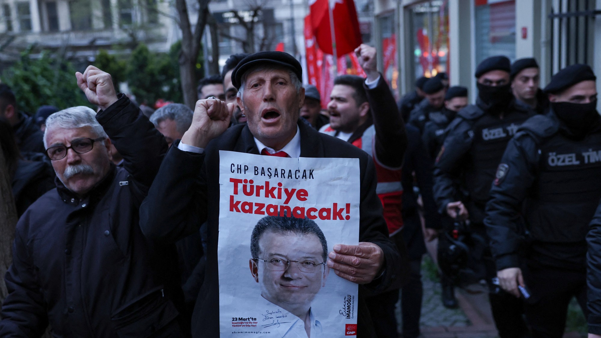 Protestné zhromaždenie proti zatknutiu istanbulského starostu Ekrema Imamoglua v Istanbule, REUTERS/Dilara Senkaya