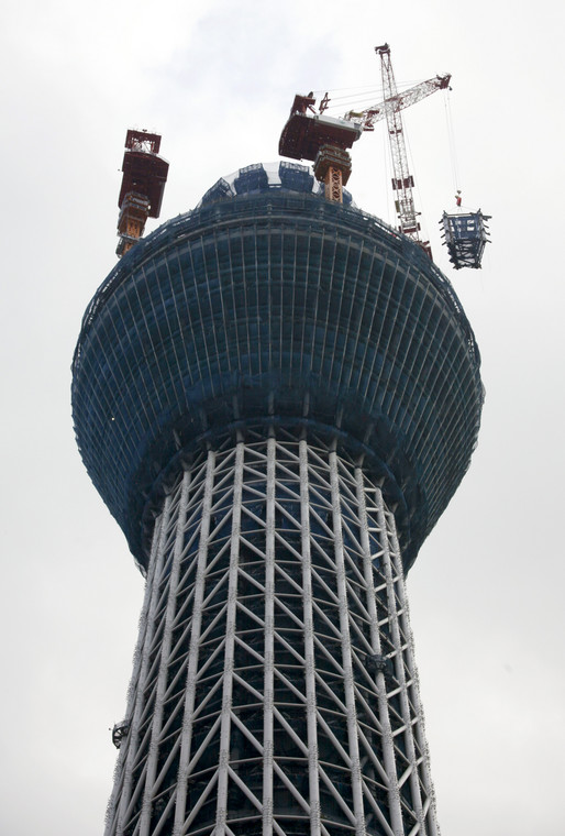 Tokyo Sky Tree ma w tej chwili wysokość 418 metrów, fot. Kimimasa Mayama/Bloomberg
