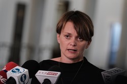 Burza po słowach Emilewicz o kobietach w ciąży. Była wicepremier się tłumaczy