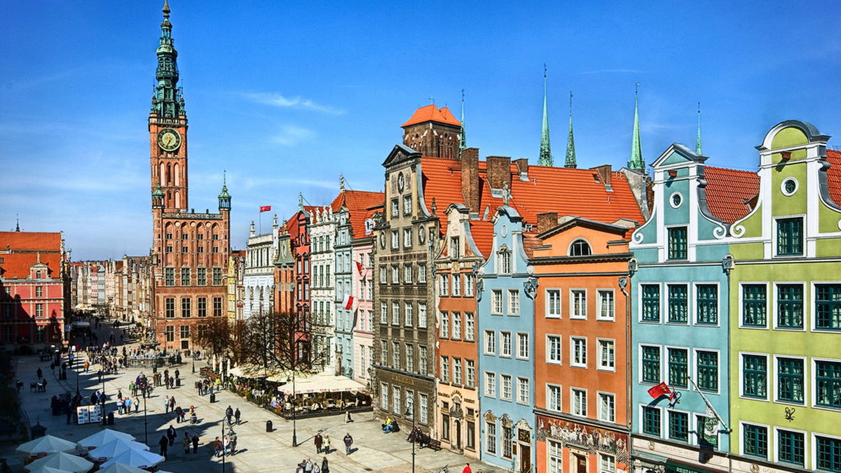 Pokaz psich zaprzęgów, prezentacja unikatowego XV-wiecznego sztambucha z podróży oraz obserwacja panoramy miasta z tarasu widokowego w Europejskim Centrum Solidarności - to niektóre atrakcje sobotniej Nocy Muzeów w Gdańsku.