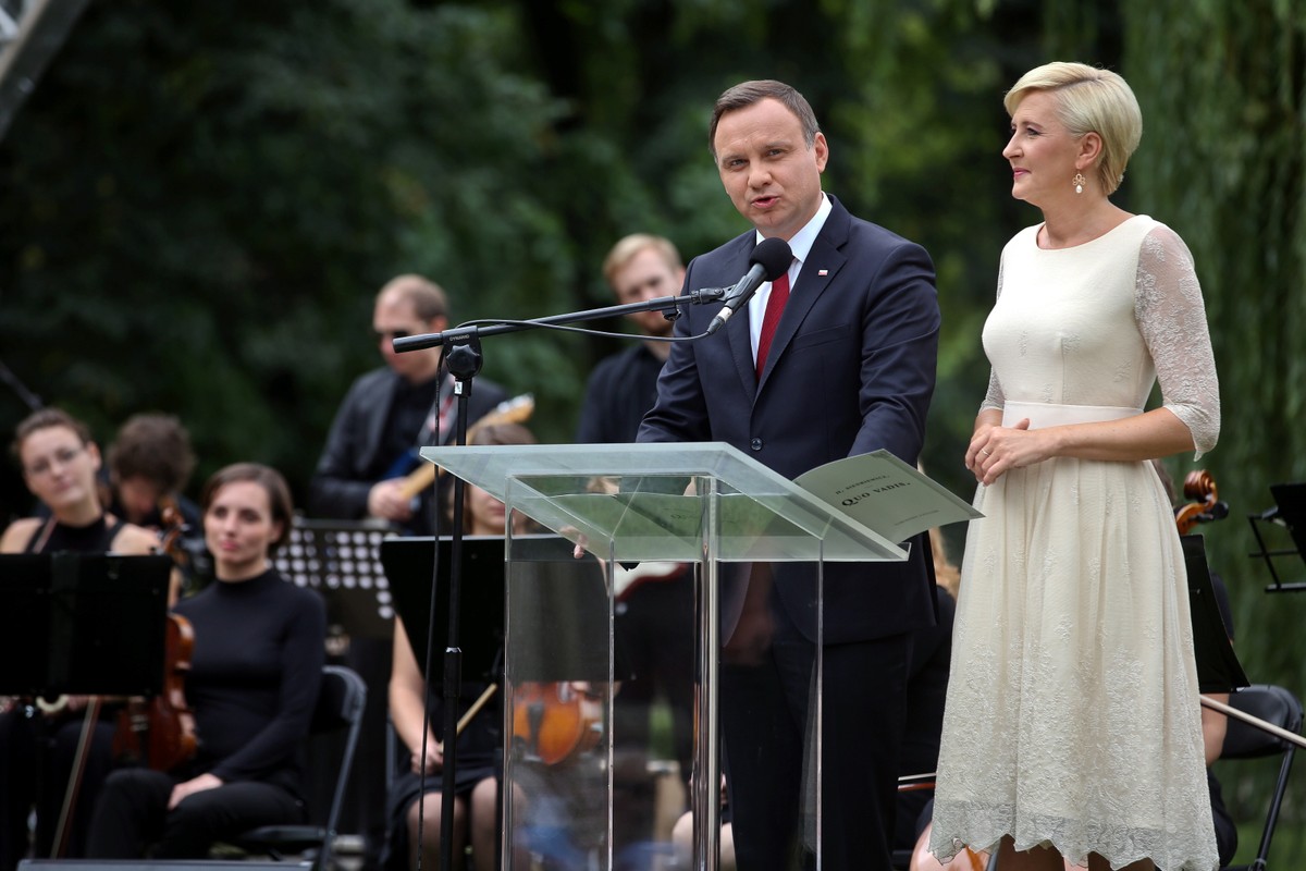 Prezydent Andrzej Duda z małżonką rozpoczęli akcję Narodowe Czytanie "Quo vadis" Henryka Sienkiewicza.