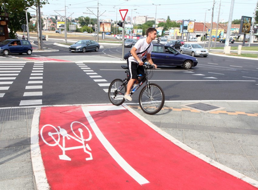 Biciklistička staza na Autokomandi
