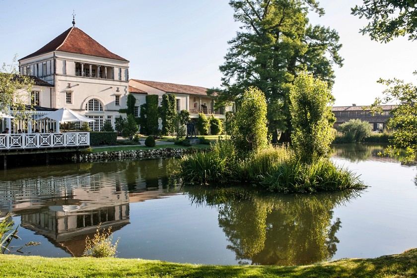 AUTHENTISCH Die Hotelanlage inspirierte sich an der Bauweise der traditionellen Weiler der Bordeaux-Region.