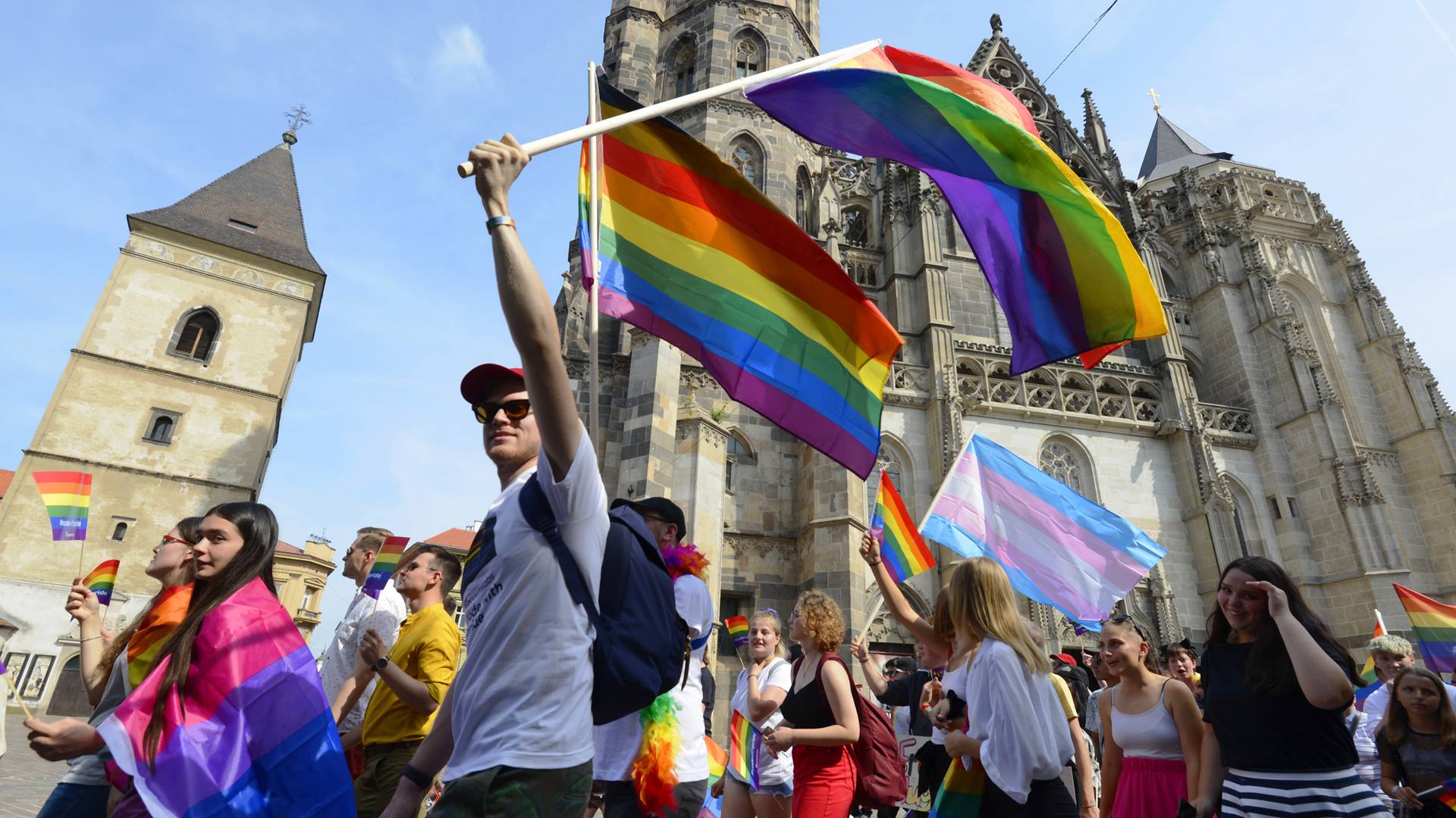 Dlhá cesta k rovnosti LGBTI ľudí v EÚ. Stále pociťujú strach, diskrimináciu i násilie