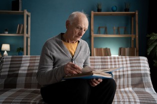 Emerytura po zmianach. Wzrost wieku aż o 5 lat. W tym wypadku 70 lat będzie granicą dla kobiet i mężczyzn. Kogo obejmą te zasady?