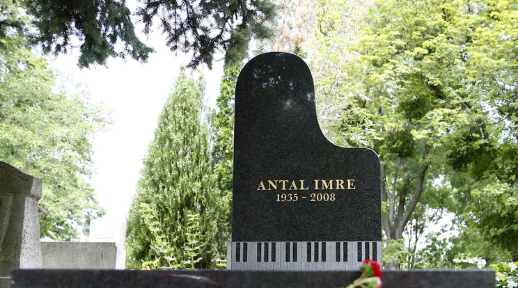 Antal Imre sírja születésének 70. évfordulóján, 2015-ben. / Fotó: RAS-archív