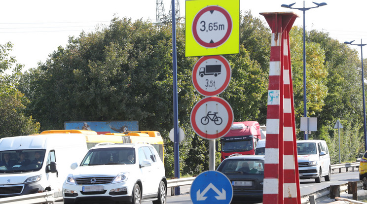 Több időt töltenek utazással a budapestiek, mint az ingázók a munkábajáráskor / Fotó: Varga Imre