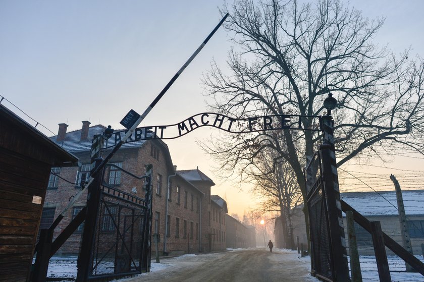 Rozebrali się i zabili jagnię pod bramą Auschwitz. Usłyszeli wyrok