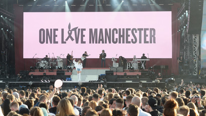 "Szívből szeretem Manchestert, köszönöm" - Ariana Grande visszatért a két évvel ezelőtti terrortámadás helyszínére