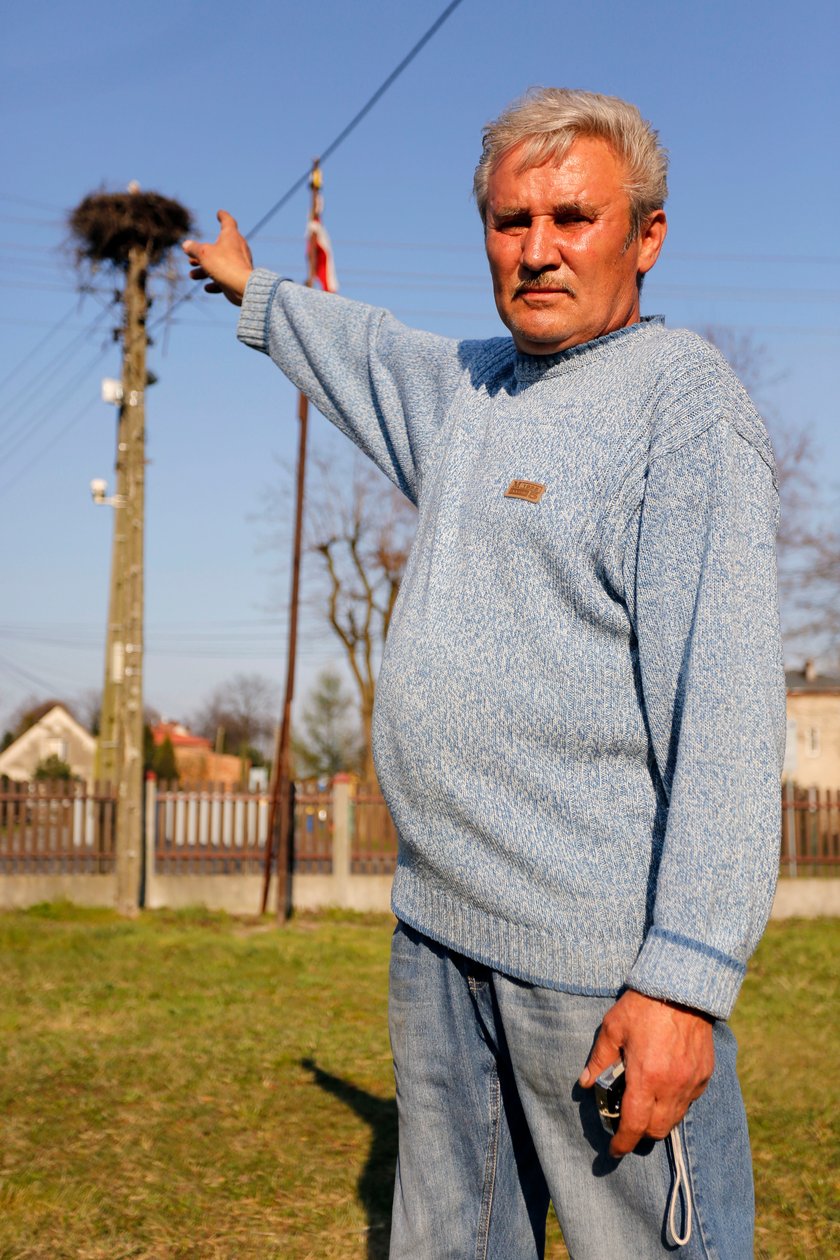 Chce odszkodowania za kupy