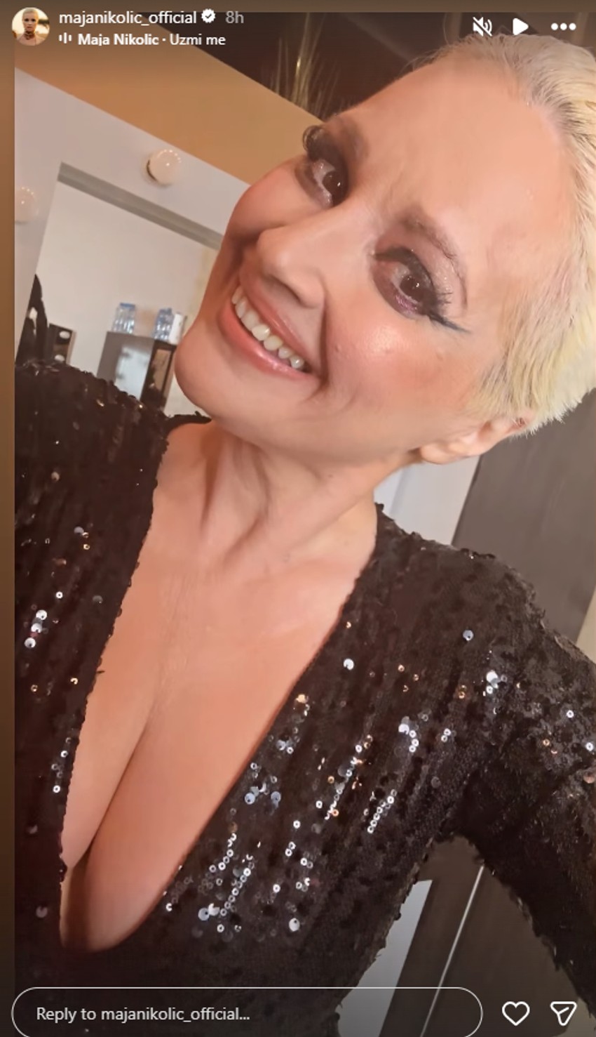 Maja Nikolić pokazala bujni dekolte