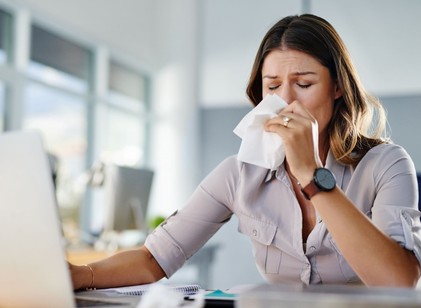 Tombol a parlagfűszezon – mit tehetünk az egyik leggyakoribb allergén ellen? című cikk nyitóképe
