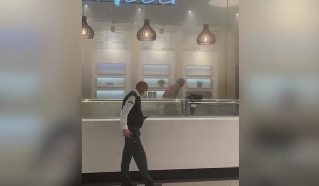 Tržni centar, Dejan Novićević ugasio požar