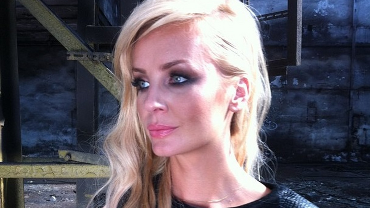 Agnieszka Szulim, za przykładem gwiazd światowego formatu, postanowiła zmienić fryzurę.