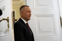 Karol Nawrocki płaci za poparcie w kampanii. Duda przyszedł właśnie z prośbą