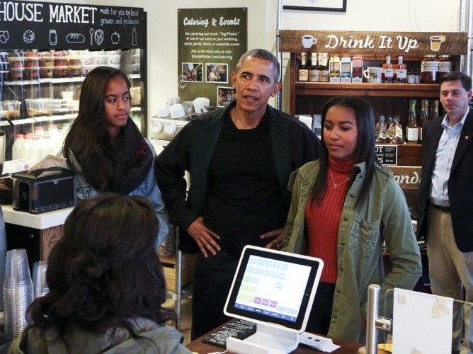 Barack Obama z córkami Malią (po lewej) i Sashą