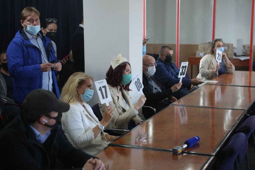 Sa jučerašnje aukcije slika