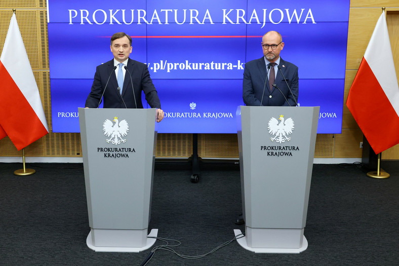 Briefing prasowy ministra sprawiedliwości, prokuratora generalnego Zbigniewa Ziobry oraz prokuratora krajowego Dariusza Barskiego (25.04.2022).