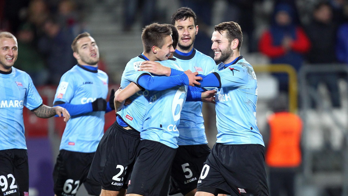 Przygotowujący się do rozgrywek ekstraklasy na zgrupowaniu w Hiszpanii piłkarze Cracovii pokonali w czwartek hiszpański trzecioligowy zespół La Hoya Lorca 1:0 (1:0).