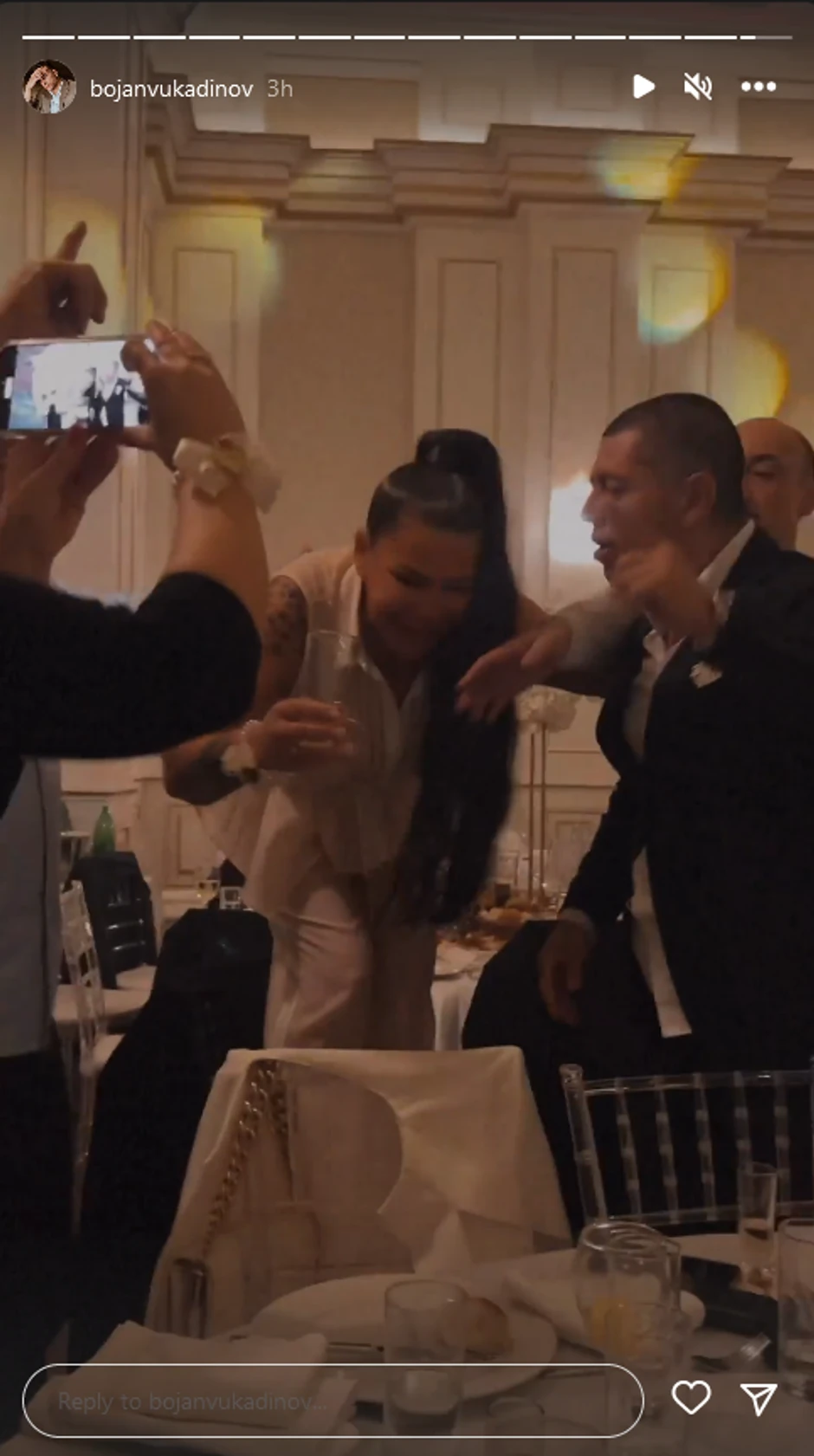 Slađa Trajković u transu na svadbi sina