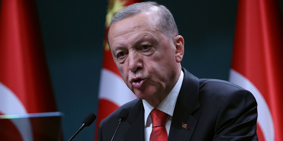 Prezydent Turcji Recep Tayyip Erdogan po spotkaniu z rządem 21 sierpnia 2023 r.