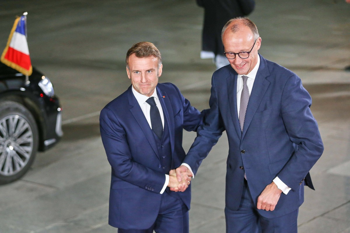 Niemcy i Francja w sporze o Ukrainę. Macron przejmuje inicjatywę, Merz w tyle