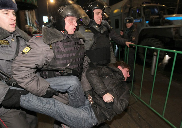 Rosyjska policja rozprawia się z protestującymi. Setki zatrzymanych