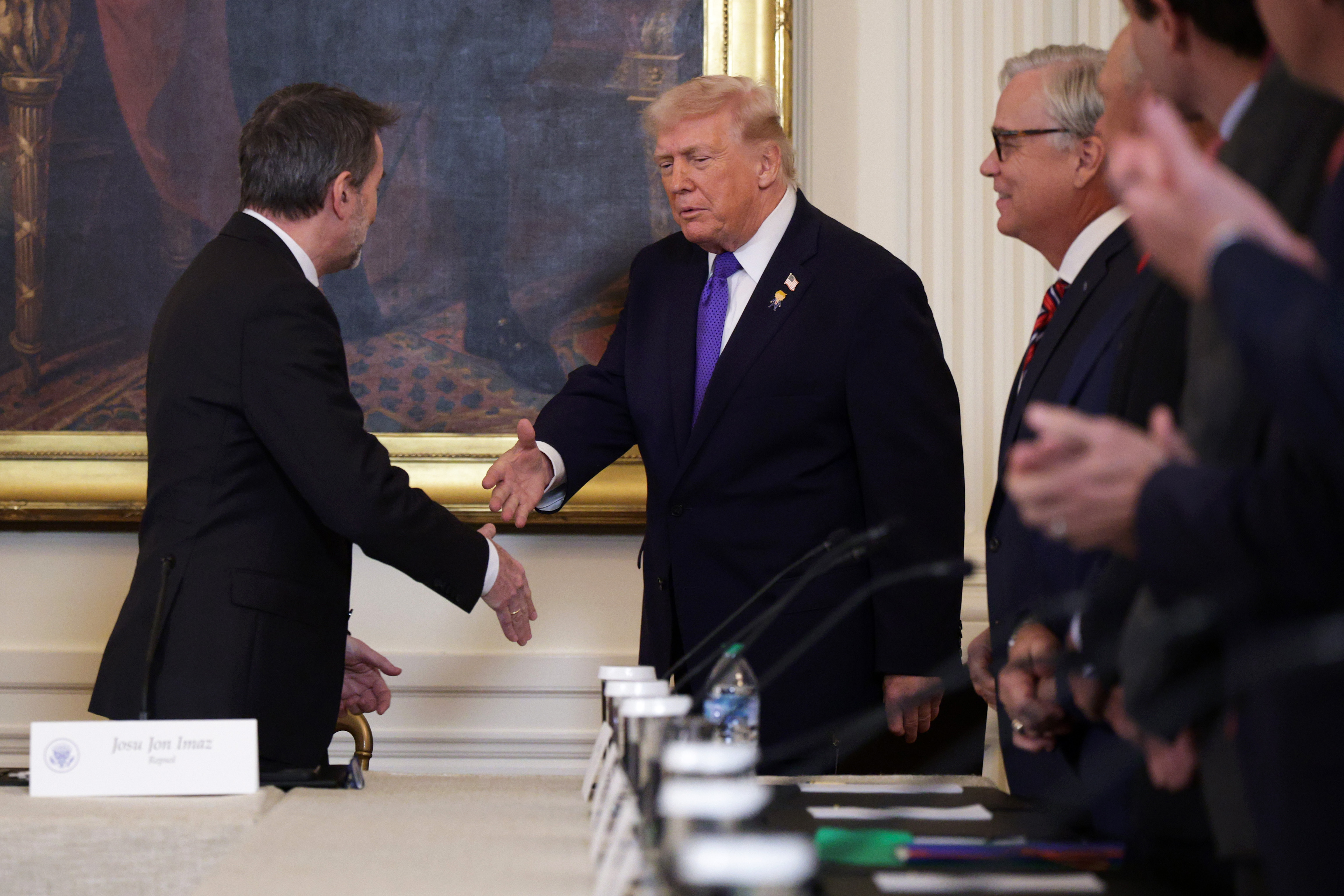 Trump exige 100.000 millones para Venezuela: Repsol triplicará producción