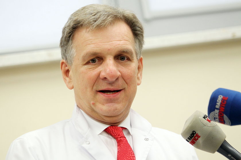 Prof. Jerzy Sikora przeprowadził operację z użyciem noża plazmowego