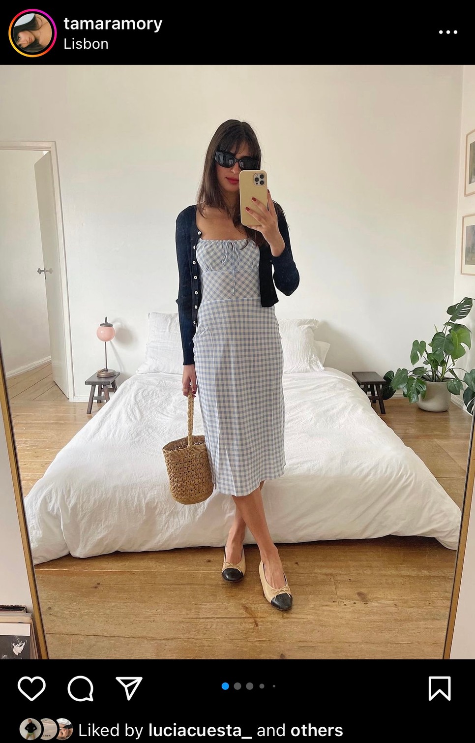 Egy pántos midiruha kötelező darab a francia női gardróbban