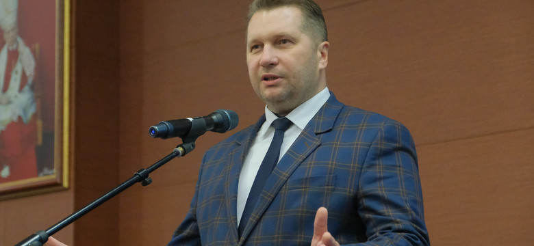 Czarnek daje 7,5 mln zł na badanie... chrystianofobii w Polsce