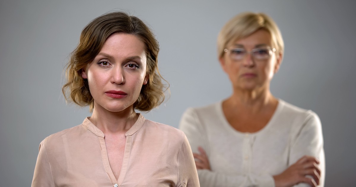 Toksyczne matki niszczą swoje córki. „W ramach kary zabraniała do siebie mówić »mamo«”