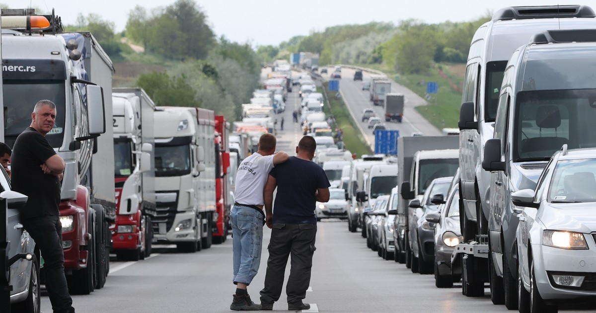 Baleset miatt áll az M1-es autópálya - Közel 7 kilométeres torlódás alakult ki