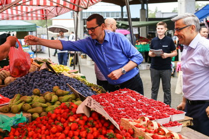 Premier radzi Polakom, gdzie mają kupować. Dyskonty nie będą zadowolone